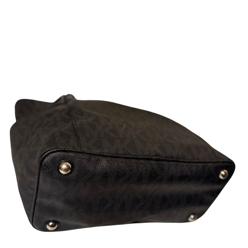 Michael Kors Elegant Black Handbag. Sides packets with a log in the front - Picture 6 of 14